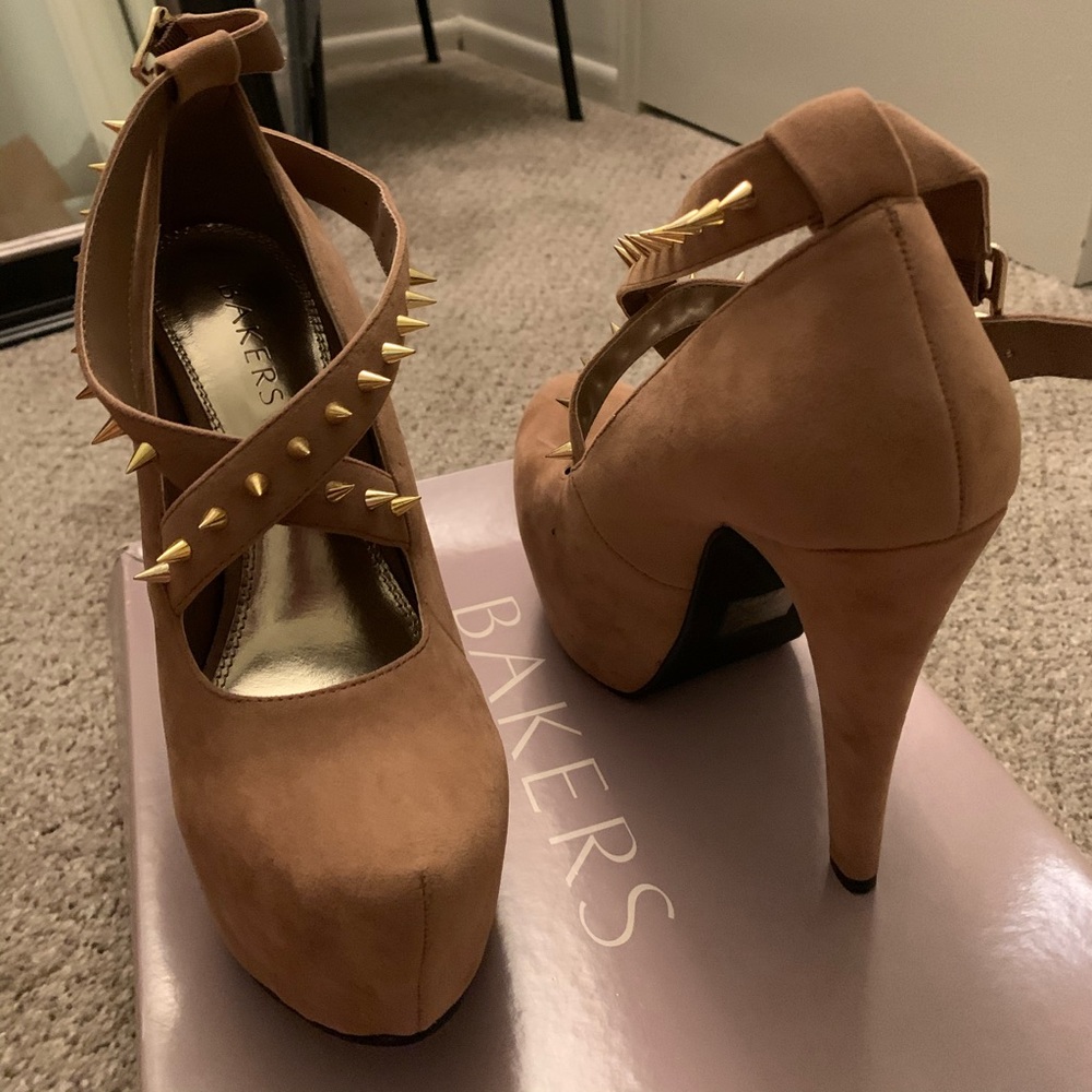 Heels - Picture 2 of 2